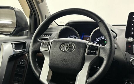 Toyota Land Cruiser Prado 150 рестайлинг 2, 2017 год, 4 050 000 рублей, 18 фотография