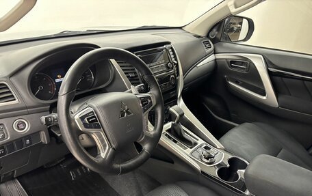 Mitsubishi Pajero Sport III рестайлинг, 2017 год, 3 350 000 рублей, 11 фотография