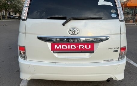 Toyota ISis I, 2011 год, 1 300 000 рублей, 11 фотография