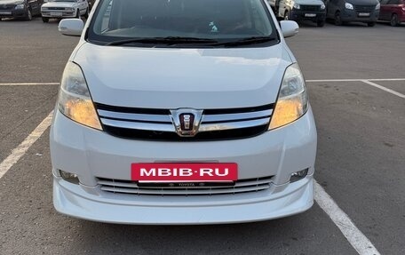 Toyota ISis I, 2011 год, 1 300 000 рублей, 9 фотография
