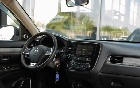 Mitsubishi Outlander III рестайлинг 3, 2012 год, 1 100 000 рублей, 10 фотография