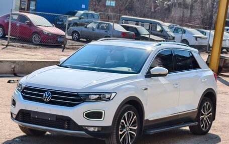 Volkswagen T-Roc I, 2023 год, 1 690 000 рублей, 3 фотография