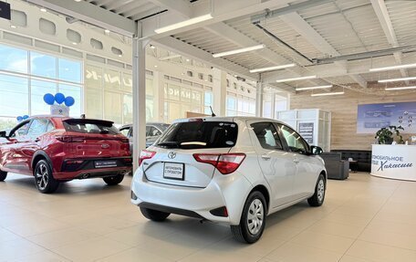 Toyota Vitz, 2017 год, 1 079 000 рублей, 6 фотография