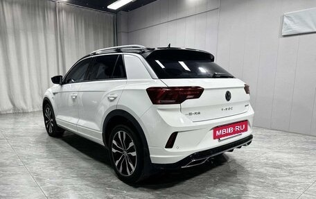 Volkswagen T-Roc I, 2023 год, 1 680 000 рублей, 4 фотография