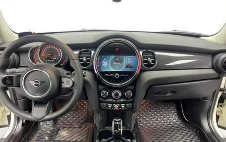 MINI Clubman, 2022 год, 1 999 000 рублей, 11 фотография