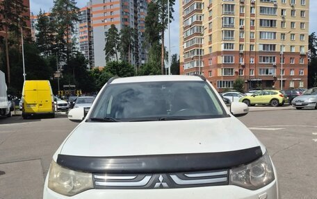 Mitsubishi Outlander III рестайлинг 3, 2013 год, 1 200 000 рублей, 2 фотография