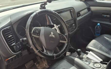 Mitsubishi Outlander III рестайлинг 3, 2013 год, 1 200 000 рублей, 4 фотография