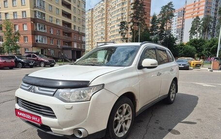 Mitsubishi Outlander III рестайлинг 3, 2013 год, 1 200 000 рублей, 3 фотография