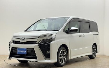 Toyota Voxy III, 2021 год, 1 825 000 рублей, 1 фотография