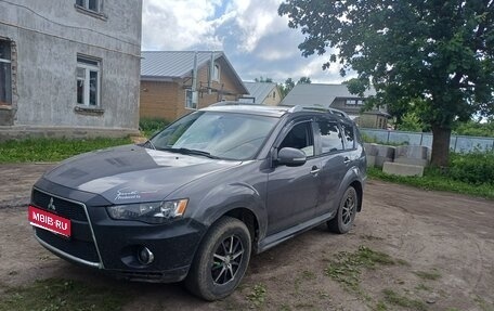 Mitsubishi Outlander III рестайлинг 3, 2010 год, 900 000 рублей, 1 фотография