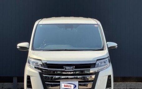 Toyota Noah III, 2021 год, 1 850 000 рублей, 2 фотография