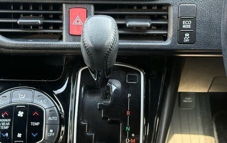 Toyota Noah III, 2021 год, 1 850 000 рублей, 13 фотография