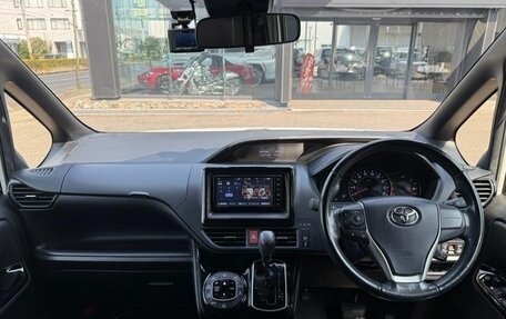 Toyota Noah III, 2021 год, 1 850 000 рублей, 9 фотография
