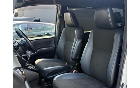Toyota Noah III, 2021 год, 1 850 000 рублей, 12 фотография