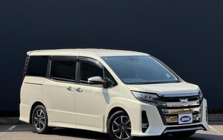 Toyota Noah III, 2021 год, 1 850 000 рублей, 3 фотография
