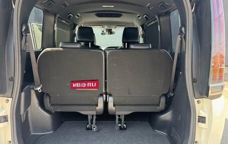 Toyota Noah III, 2021 год, 1 850 000 рублей, 20 фотография