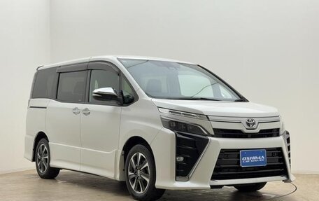 Toyota Voxy III, 2021 год, 1 825 000 рублей, 3 фотография