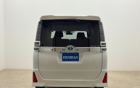 Toyota Voxy III, 2021 год, 1 825 000 рублей, 5 фотография