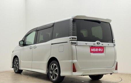 Toyota Voxy III, 2021 год, 1 825 000 рублей, 4 фотография