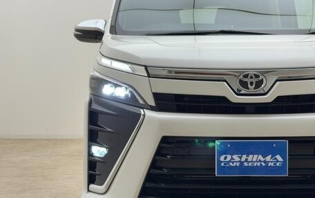 Toyota Voxy III, 2021 год, 1 825 000 рублей, 9 фотография