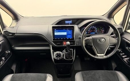 Toyota Voxy III, 2021 год, 1 825 000 рублей, 15 фотография