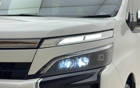 Toyota Voxy III, 2021 год, 1 825 000 рублей, 10 фотография