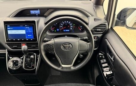 Toyota Voxy III, 2021 год, 1 825 000 рублей, 16 фотография