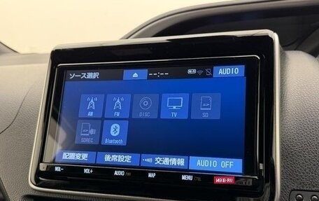Toyota Voxy III, 2021 год, 1 825 000 рублей, 17 фотография