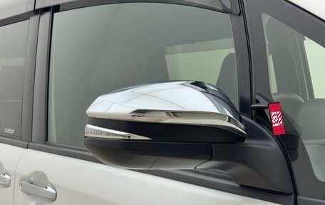 Toyota Voxy III, 2021 год, 1 825 000 рублей, 13 фотография