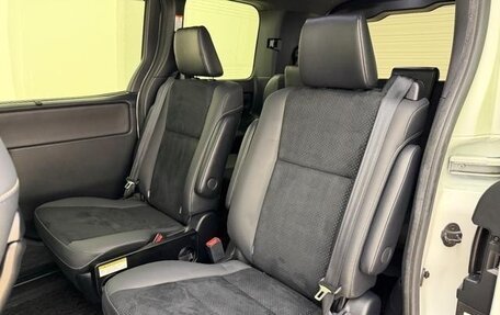 Toyota Voxy III, 2021 год, 1 825 000 рублей, 23 фотография