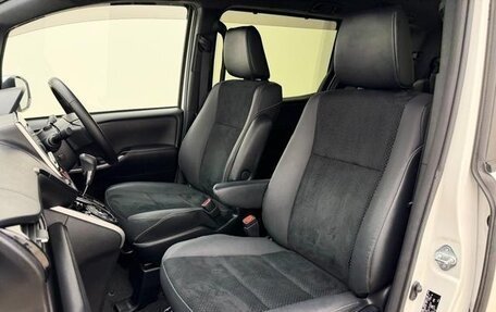 Toyota Voxy III, 2021 год, 1 825 000 рублей, 22 фотография