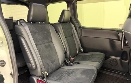 Toyota Voxy III, 2021 год, 1 825 000 рублей, 27 фотография