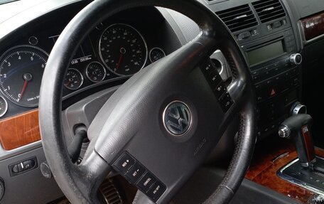 Volkswagen Touareg III, 2004 год, 550 000 рублей, 10 фотография