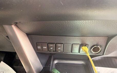 Toyota RAV4, 2017 год, 2 450 000 рублей, 15 фотография