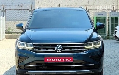 Volkswagen Tiguan II, 2022 год, 2 300 000 рублей, 1 фотография