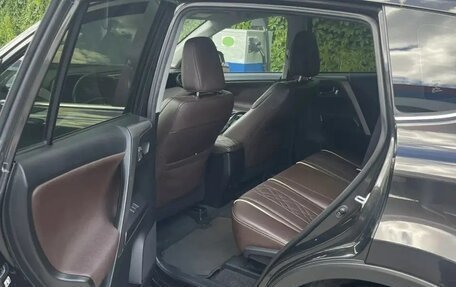 Toyota RAV4, 2015 год, 2 300 000 рублей, 9 фотография