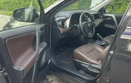 Toyota RAV4, 2015 год, 2 300 000 рублей, 7 фотография