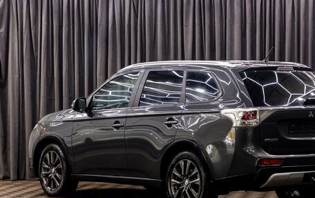 Mitsubishi Outlander III рестайлинг 3, 2014 год, 1 495 000 рублей, 8 фотография