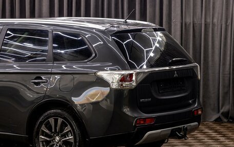 Mitsubishi Outlander III рестайлинг 3, 2014 год, 1 495 000 рублей, 10 фотография