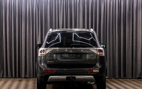 Mitsubishi Outlander III рестайлинг 3, 2014 год, 1 495 000 рублей, 5 фотография