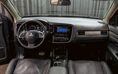 Mitsubishi Outlander III рестайлинг 3, 2014 год, 1 495 000 рублей, 16 фотография