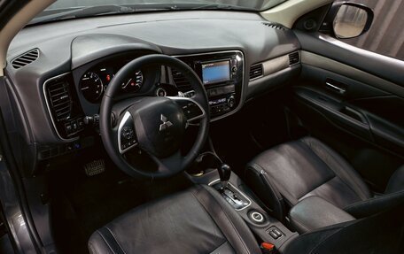 Mitsubishi Outlander III рестайлинг 3, 2014 год, 1 495 000 рублей, 13 фотография