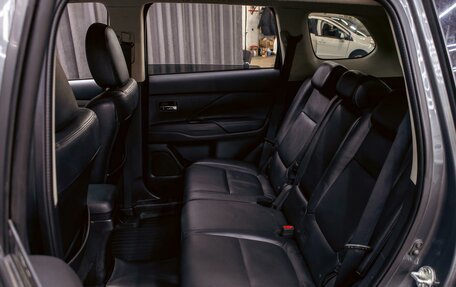 Mitsubishi Outlander III рестайлинг 3, 2014 год, 1 495 000 рублей, 17 фотография
