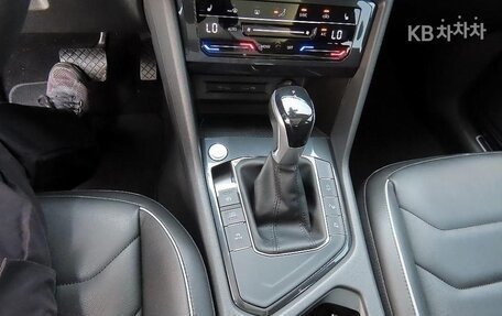 Volkswagen Tiguan II, 2022 год, 2 300 000 рублей, 8 фотография