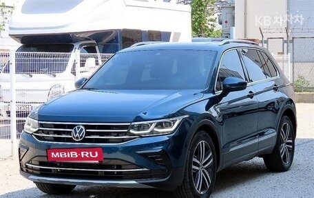 Volkswagen Tiguan II, 2022 год, 2 300 000 рублей, 2 фотография