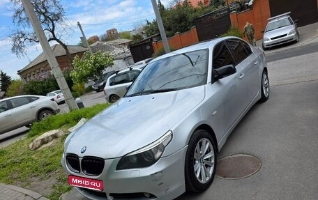 BMW 5 серия, 2005 год, 900 000 рублей, 1 фотография