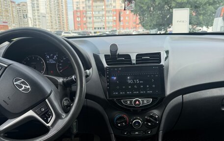 Hyundai Solaris II рестайлинг, 2014 год, 865 000 рублей, 9 фотография