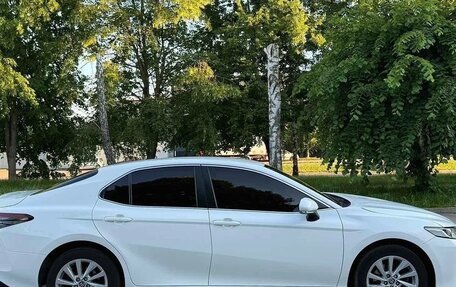 Toyota Camry, 2021 год, 2 750 000 рублей, 3 фотография