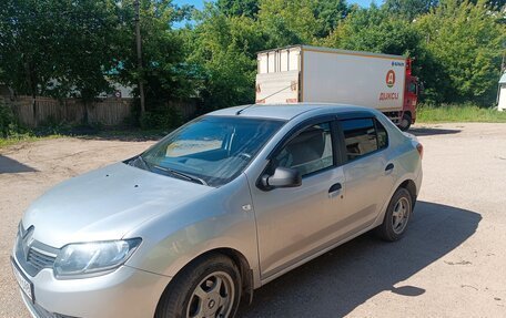Renault Logan II, 2015 год, 400 000 рублей, 2 фотография
