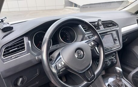 Volkswagen Tiguan II, 2018 год, 2 457 000 рублей, 8 фотография